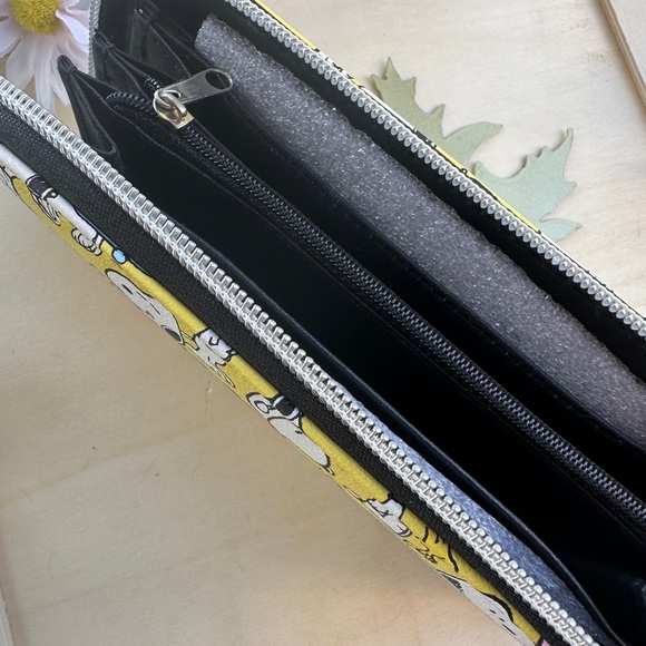 Snoopy Yellow Zip around Long Wallet - Picture 7 of 8